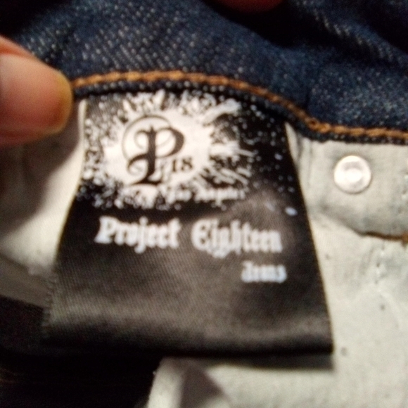 PROJECT eighteen ripped blue jeans. Size 9. (32X29.5) - Picture 9 of 14